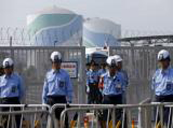 Tsunami hits Japan after strong quake, nuclear plant briefly disrupted